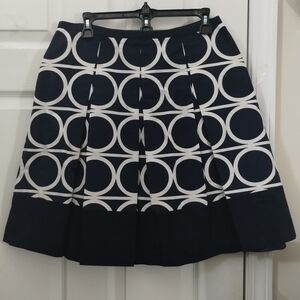 Ann Taylor Navy and White Pleated Circular Pattern A-Line Skirt